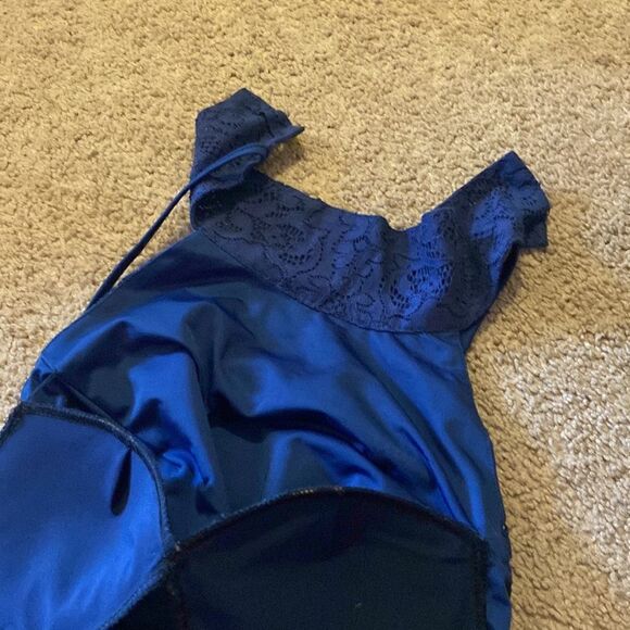 For love and lemons sapphire take a holiday lace halter dress xs - Picture 8 of 8